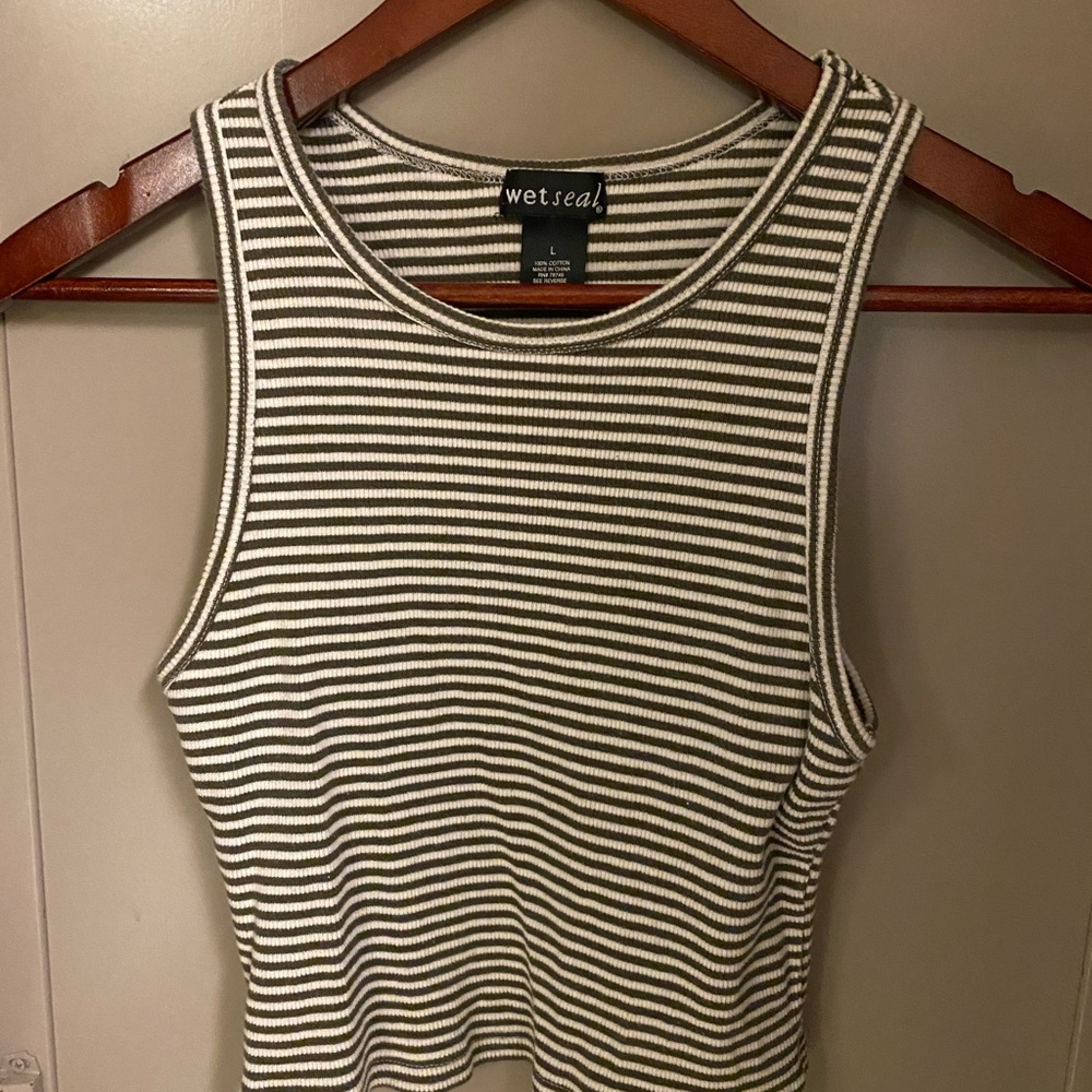 ⭐️5/25⭐️ Green and white cotton striped crop top